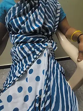 Tamilwifelove online show from 12-22-25, 09:45