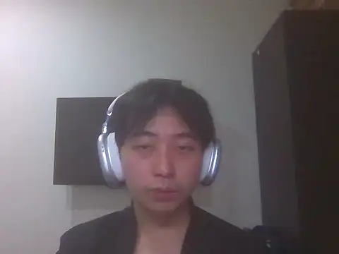 Snapshot of AJIJI1010 chatting on 12-22-25, 06:49 AJIJI1010 online show from 12-22-25, 06:49