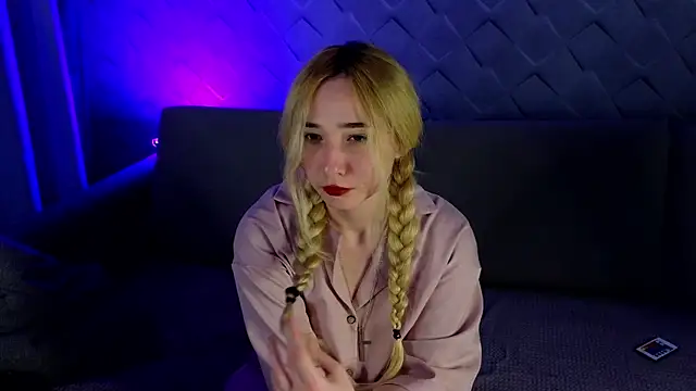 lilcozyvert  online show from 12-21-25, 10:39