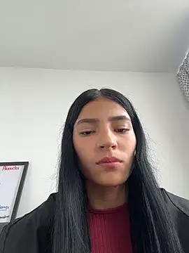 Snapshot of Ema_Rose_ chatting on 06-19-26, 04:11 Ema Rose online show from 06-19-26, 04:11
