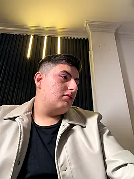 Snapshot of Agustindelarosa_ chatting on 12-20-25, 09:44 Agustindelarosa online show from 12-20-25, 09:44