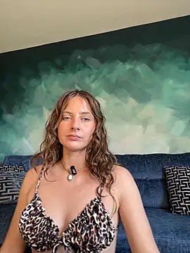Snapshot of miamiamuse chatting on 04-22-26, 02:40 miamiamuse online show from 04-22-26, 02:40