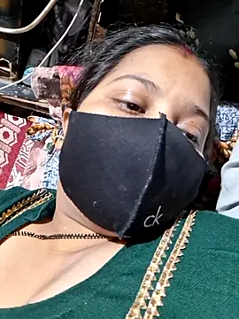 Snapshot of Radhacpl9528 chatting on 01-17-26, 04:00 Radhacpl9528 online show from 01-17-26, 04:00