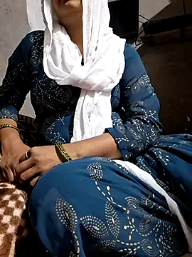 Snapshot of Radhacpl9528 chatting on 02-14-26, 05:37 Radhacpl9528 online show from 02-14-26, 05:37