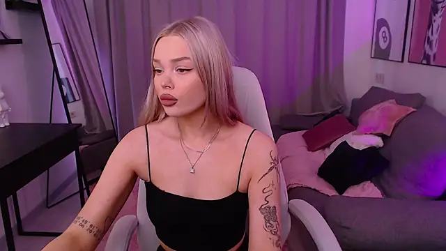 Snapshot of Leslie_Caronn chatting on 01-09-26, 07:33 Leslie Caronn online show from 01-09-26, 07:33