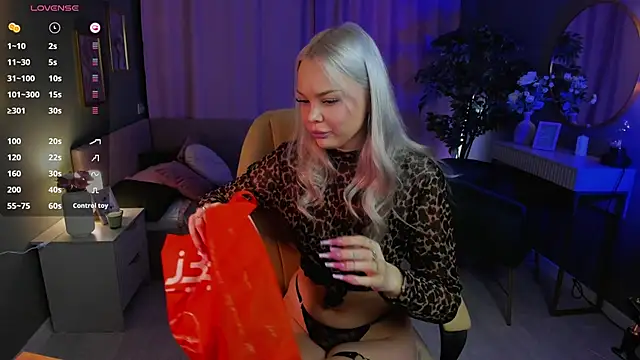 Snapshot of Leslie_Caronn chatting on 03-05-26, 07:37 Leslie Caronn online show from 03-05-26, 07:37