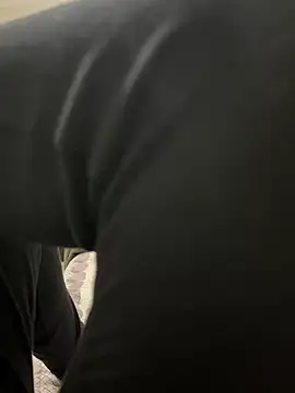 Snapshot of Laydboy32 chatting on 12-22-25, 04:37 Laydboy32 online show from 12-22-25, 04:37