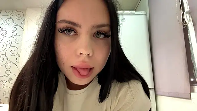 Snapshot of CherlyKeiper chatting on 12-21-25, 03:30 CherlyKeiper online show from 12-21-25, 03:30