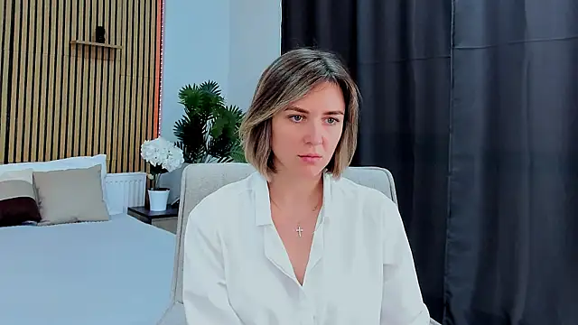 EmeraldGlow online show from 04-10-26, 02:33