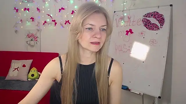 Snapshot of MelissaTyler chatting on 05-03-26, 05:24 MelissaTyler online show from 05-03-26, 05:24