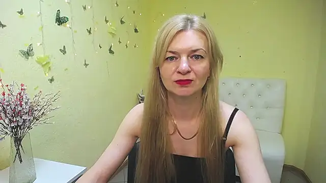 Snapshot of MelissaTyler chatting on 05-13-26, 11:18 MelissaTyler online show from 05-13-26, 11:18