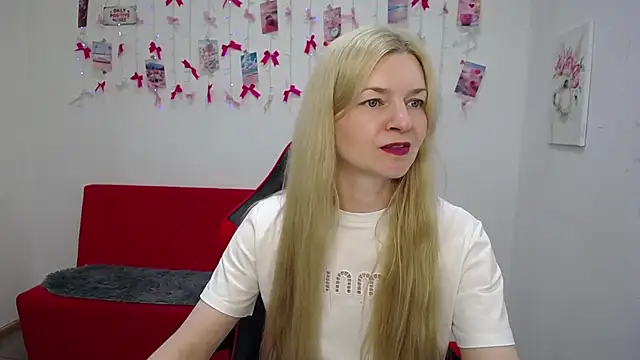 Snapshot of MelissaTyler chatting on 05-26-26, 11:17 MelissaTyler online show from 05-26-26, 11:17