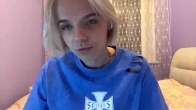 Scarlet cat online show from 12-23-25, 09:07