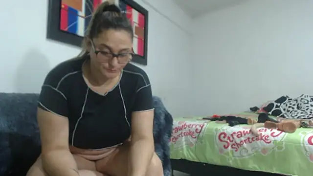 Snapshot of pareja_latina1483 chatting on 03-07-26, 01:57 pareja latina1483 online show from 03-07-26, 01:57