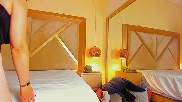 ElenaWatsonn online show from 04-11-26, 08:13