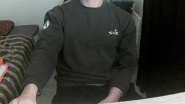 Snapshot of Fredlebo chatting on 12-22-25, 10:29 Fredlebo online show from 12-22-25, 10:29