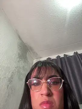 Snapshot of ValentinaEvanz chatting on 06-20-26, 08:11 ValentinaEvanz online show from 06-20-26, 08:11