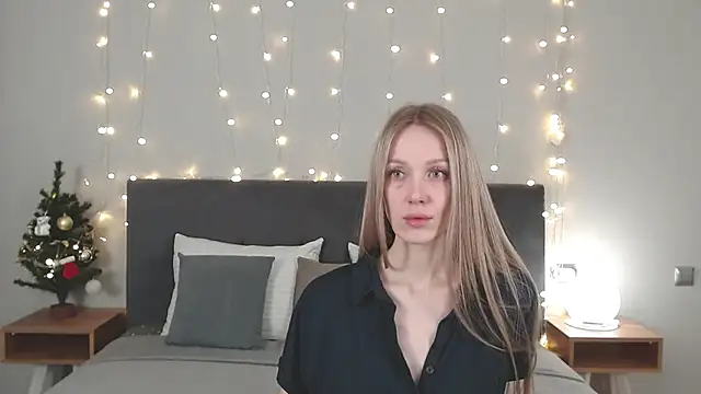 JuliMils online show from 01-11-26, 04:28