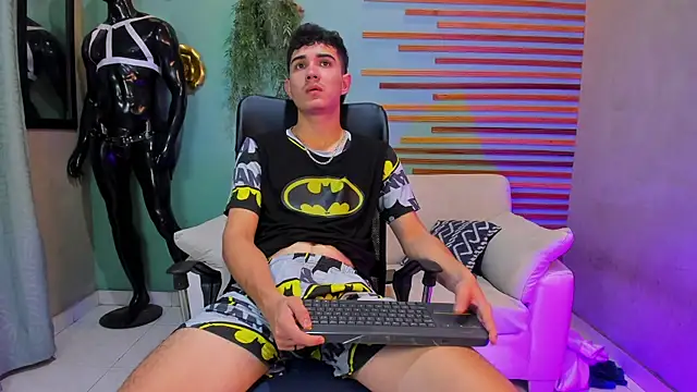 alejo gray  online show from 12-22-25, 02:36