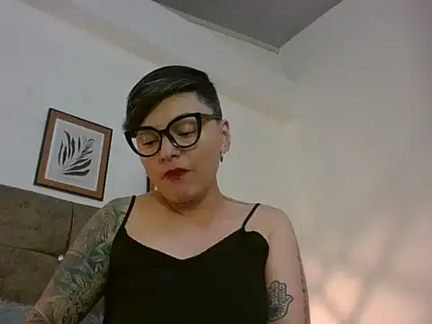 Snapshot of kat_paradise chatting on 04-25-26, 02:14 kat paradise online show from 04-25-26, 02:14