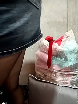 yeutinh00 online show from 03-01-26, 09:33