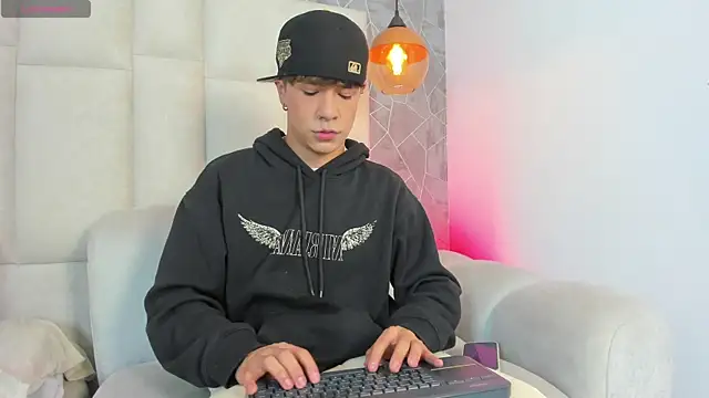 Snapshot of imxxjoel chatting on 04-24-26, 04:26 imxxjoel online show from 04-24-26, 04:26