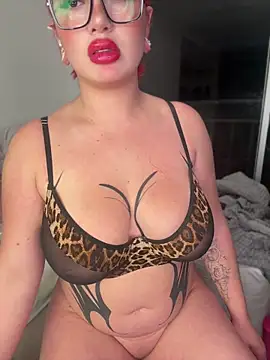 Snapshot of Talia_Foxx chatting on 06-14-26, 02:24 Talia Foxx online show from 06-14-26, 02:24