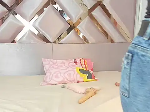 MiaKleinX online show from 03-21-26, 08:12