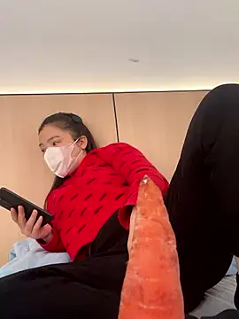 Snapshot of Faded_pink chatting on 01-13-26, 02:39 Faded pink online show from 01-13-26, 02:39