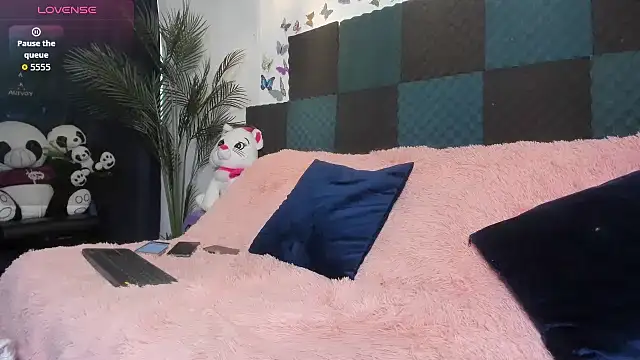 Snapshot of Mia_Fox05 chatting on 02-09-26, 08:02 Mia Fox05 online show from 02-09-26, 08:02