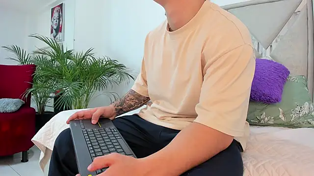 Liam saint online show from 03-13-26, 01:18