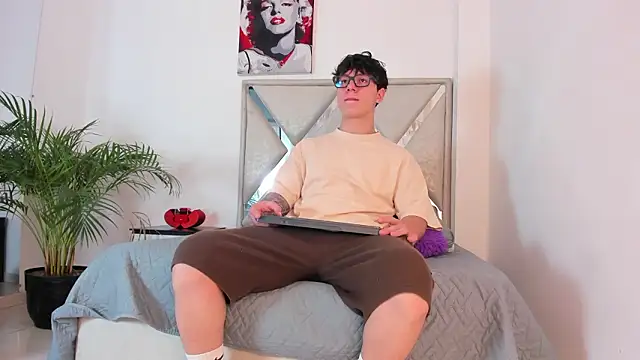 Liam saint online show from 03-16-26, 12:09