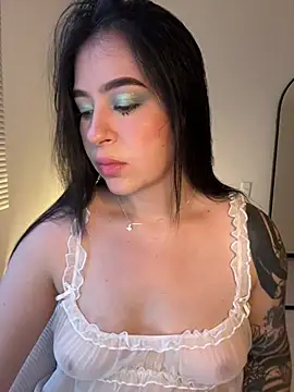 Snapshot of evelynrosess1 chatting on 06-05-26, 10:59 evelynrosess1 online show from 06-05-26, 10:59