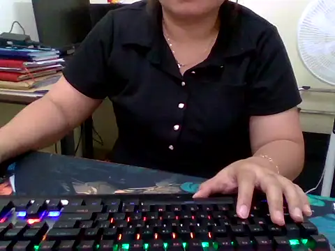 Snapshot of Sarah_no_land chatting on 04-29-26, 03:43 Sarah no land online show from 04-29-26, 03:43