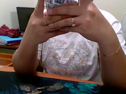 Snapshot of Sarah_no_land chatting on 05-06-26, 09:14 Sarah no land online show from 05-06-26, 09:14