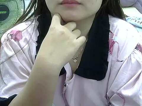 Snapshot of Sarah_no_land chatting on 05-10-26, 07:13 Sarah no land online show from 05-10-26, 07:13