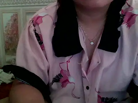Snapshot of Sarah_no_land chatting on 06-14-26, 06:26 Sarah no land online show from 06-14-26, 06:26