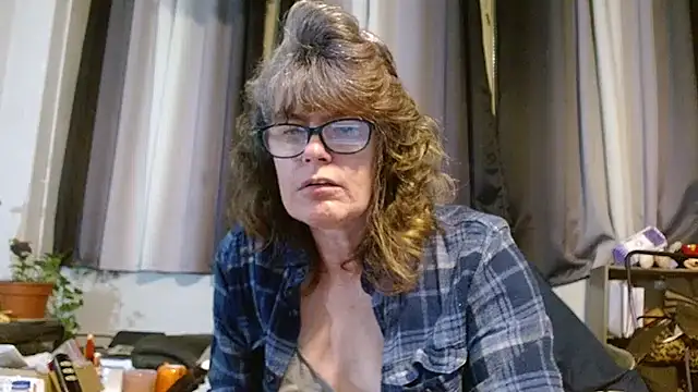 Snapshot of ladylavende3 chatting on 03-14-25, 02:10 ladylavende3 online show from 03-14-25, 02:10