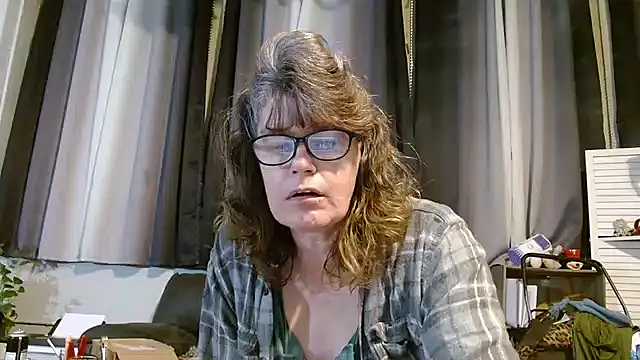 Snapshot of ladylavende3 chatting on 03-18-25, 06:46 ladylavende3 online show from 03-18-25, 06:46