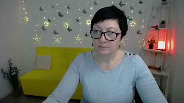 EmilyL0ve online show from 04-16-26, 05:25