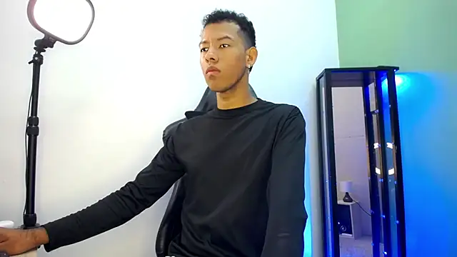 Snapshot of Tupac_D chatting on 01-07-26, 05:15 Tupac D online show from 01-07-26, 05:15