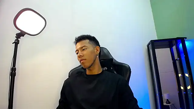 Snapshot of Tupac_D chatting on 01-08-26, 05:21 Tupac D online show from 01-08-26, 05:21