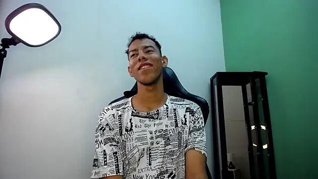 Snapshot of Tupac_D chatting on 01-09-26, 03:31 Tupac D online show from 01-09-26, 03:31