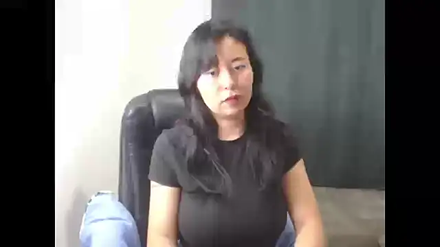 Snapshot of LolaOpalX chatting on 01-06-26, 01:53 LolaOpalX online show from 01-06-26, 01:53