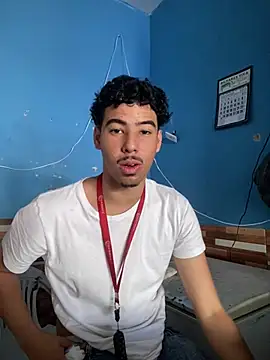 lzinho9153 online show from 05-05-26, 06:05