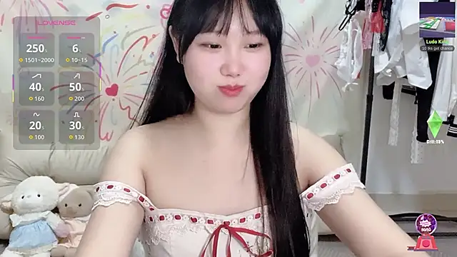 Snapshot of xiaoguai99 chatting on 06-15-26, 12:29 xiaoguai99 online show from 06-15-26, 12:29