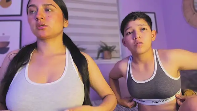 Snapshot of Auroraaa_527 chatting on 01-07-26, 03:42 Auroraaa 527 online show from 01-07-26, 03:42