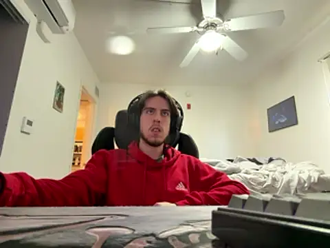 Snapshot of YummyDin chatting on 01-14-26, 09:20 YummyDin online show from 01-14-26, 09:20