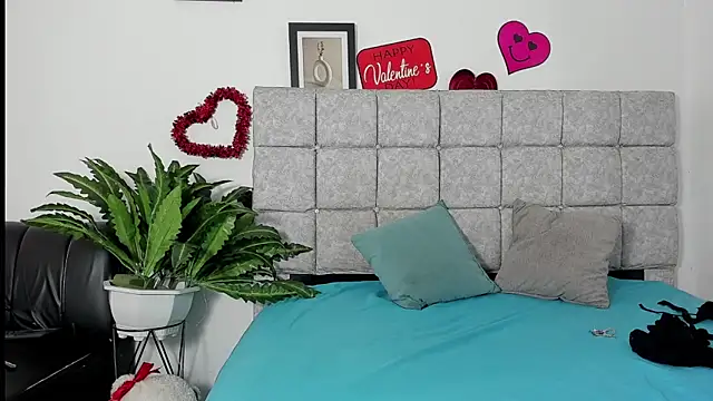 Snapshot of hazel_slim chatting on 02-20-26, 02:17 hazel slim online show from 02-20-26, 02:17