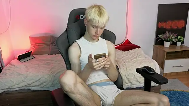 Snapshot of lucidangelok1 chatting on 06-25-26, 04:12 lucidangelok1 online show from 06-25-26, 04:12
